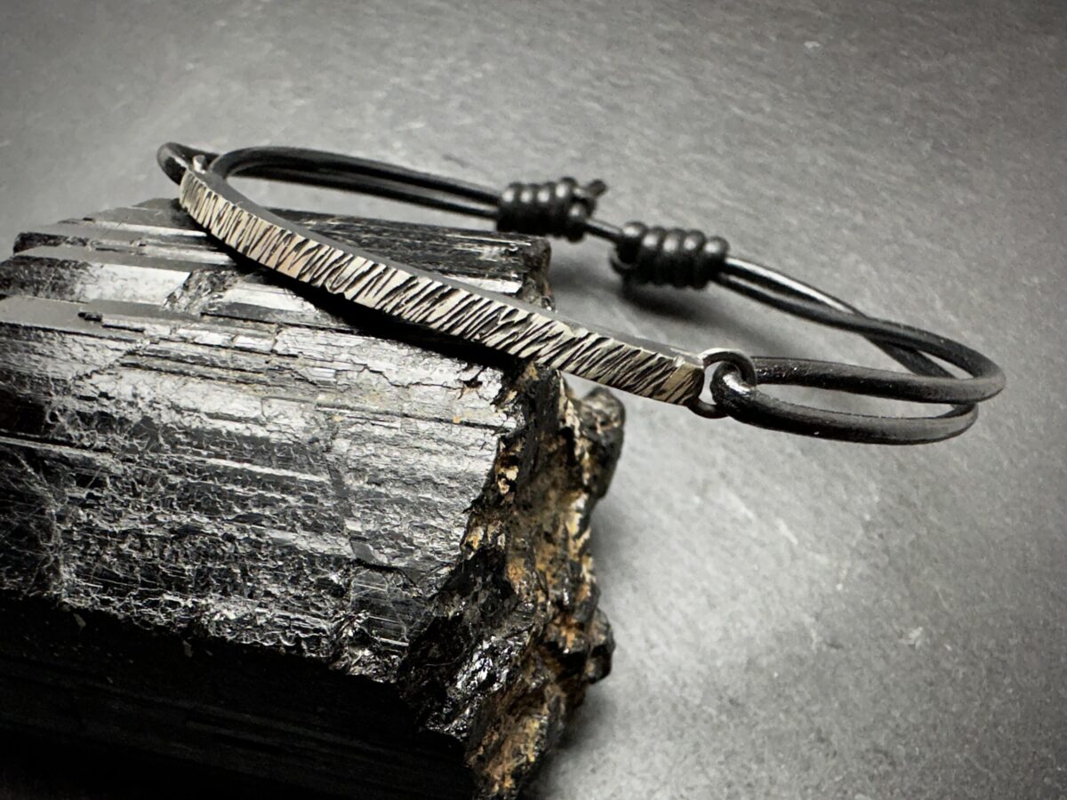 Pulsera LINE cuero textura