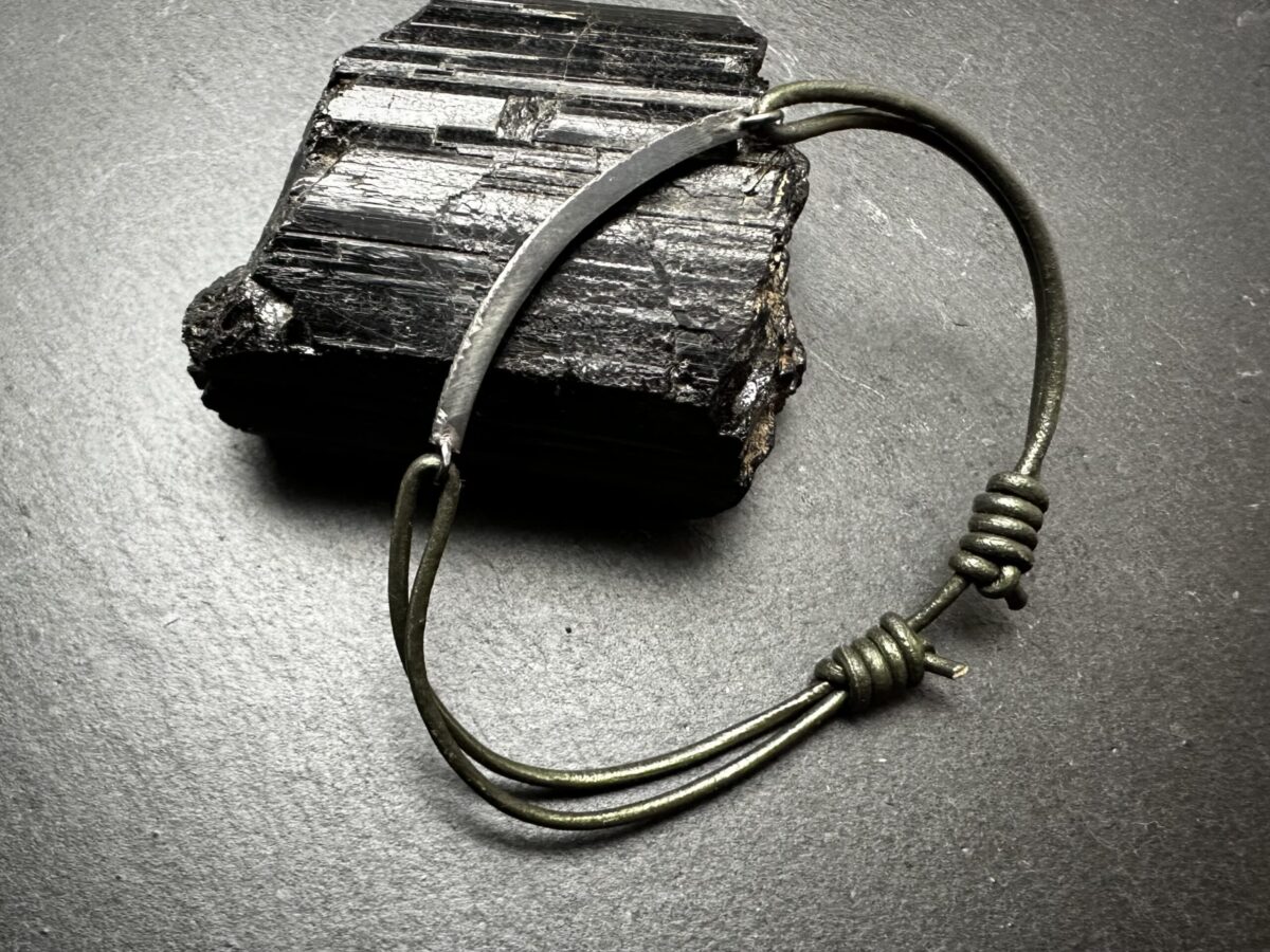 Pulsera LINE cuero textura - Imagen 2